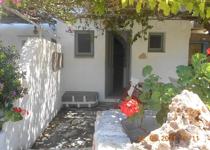 Patmos Mathios Studios- Gasthuis Sapsila