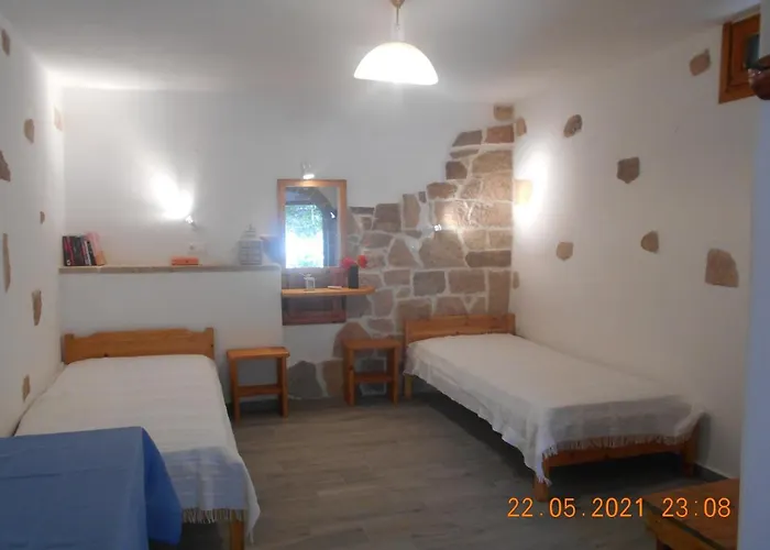 Patmos Mathios Studios- Gasthuis Sapsila