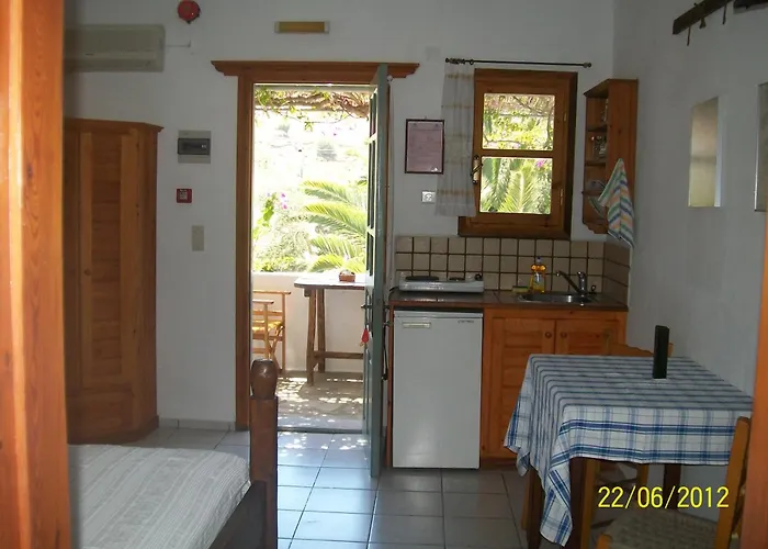 Patmos Mathios Studios- Gasthuis Sapsila