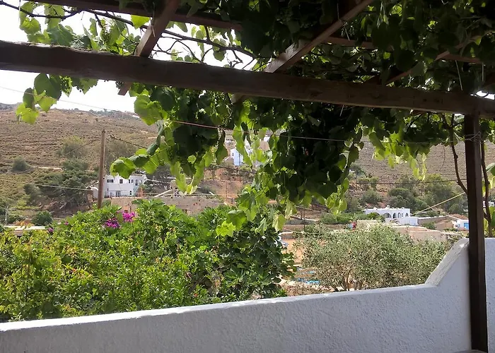 Patmos Mathios Studios- Gasthuis Sapsila