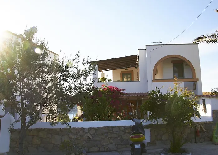 Patmos Mathios Studios- Gasthuis Sapsila