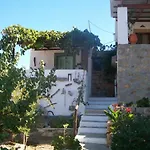 Patmos Mathios Studios- بيت ضيافة Sapsila