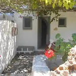 Patmos Mathios Studios- بيت ضيافة Sapsila