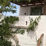 Patmos Mathios Studios- بيت ضيافة Sapsila
